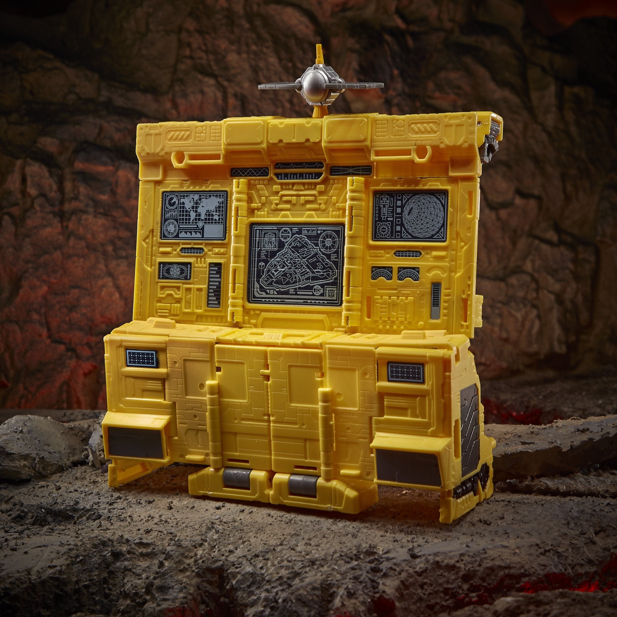 Transformers Generations War for Cybertron: Kingdom Titan WFC-K30 Autobot Ark Figure