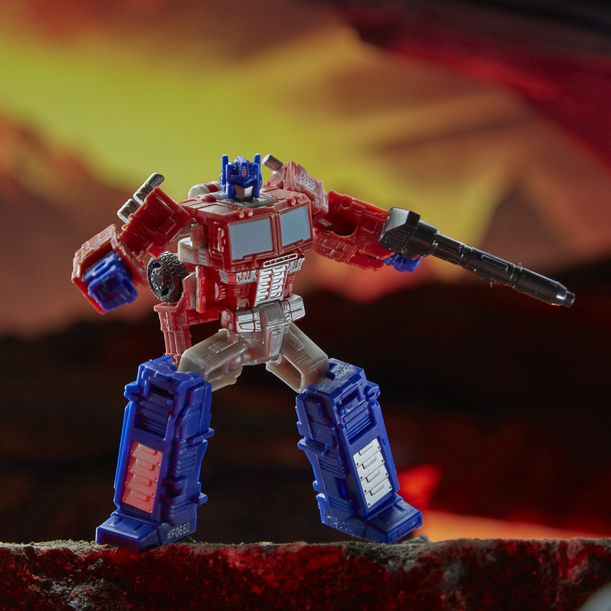 Transformers Generations War for Cybertron: Kingdom Core Class WFC-K1 Optimus Prime